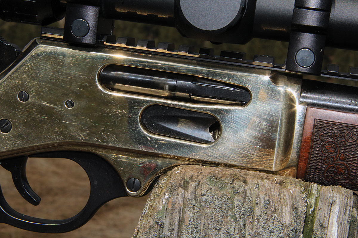 The side-gate loading feature of the Side Gate is a departure from Henry’s introductory levergun models. This allows faster loading – in addition to standard tube-slot loading – or topping off the magazine after shooting.